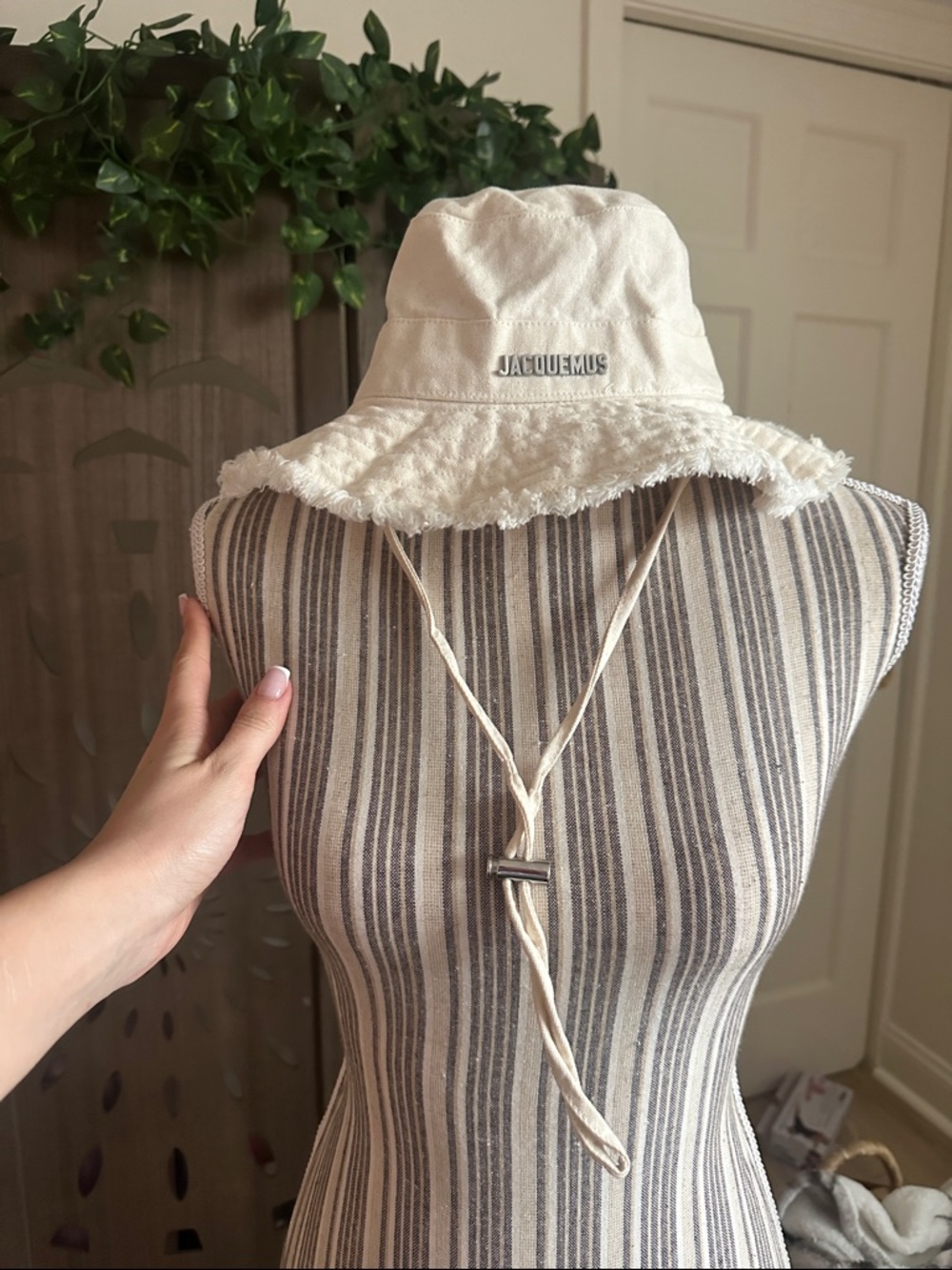 Authentic Jacquemus Cream Frayed Brim Bucket Hat - Picture 3 of 7